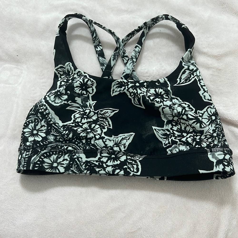 Lululemon sports bra